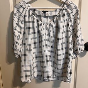 🛍️LAST CHANCE🛍️ Ann Taylor green white window pane plaid blouse